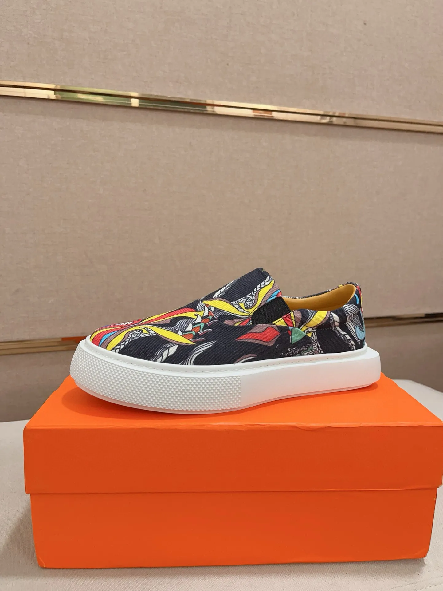 Men's clothing and shoes💰: 442💰《HERMES》【Classic original single version】Hermès; top 🔝purchase agent🔍🔍men's latest 🇺🇸 counter sales simultaneously, imported from Italy original ▲▲cowhide ▲▲ (high-end, nobility, class) ) Exquisite workmanship (Italian 🇮🇹 imported water-dyed 🐂 cowhide lining) sole: original sole provided by the original factory, ⚠️exclusive double-layer activity·TPR·rubber·combined molded outsole; super comfortable·wear-resistant·non-slip·environmental protection The real thing is more beautiful if you take the real thing (high quality, follow the order). You can enter and exit the counter at will * Number of yards: 38-44 (45 can be customized and cannot be returned or exchanged)